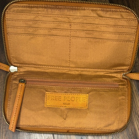 Free People Vegan Leather Brown Distressed Wallet Wristlet NWOT - Picture 4 of 8